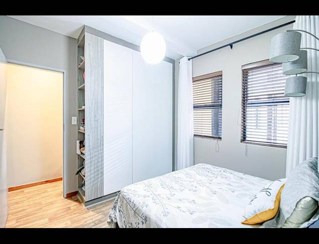 2 BEDROOM APARTMENT FOR SALE IN MENLO PARK